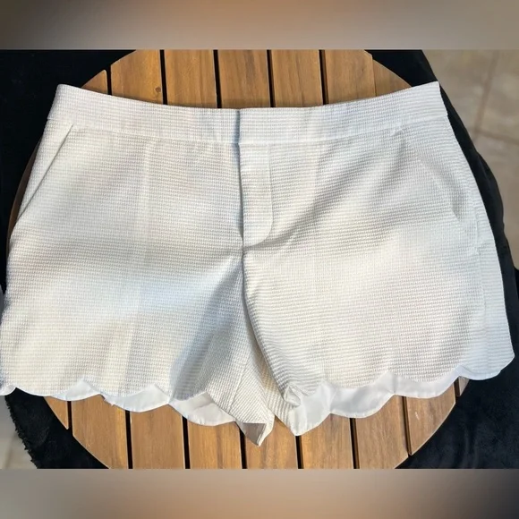 Club Monaco Scalloped Hem White Chino Shorts Women's Size 4 Textured - Picture 11 of 15
